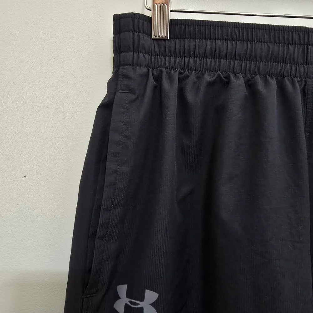 UNDER ARMOUR men size Small  Vital Woven‎ Pants Loose Track Mesh Lined Ankle Zip